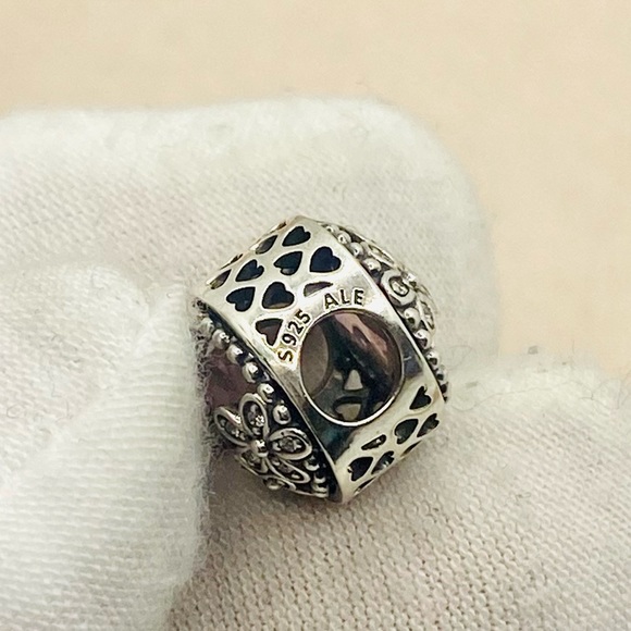 EUC Pandora 792055PCZ Silver Dazzling Daisy Meadow Charm w/ Pink & Clear CZ’s - Picture 9 of 10